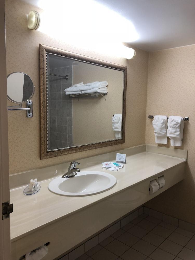 Comfort Hotel & Suites Peterborough Ngoại thất bức ảnh