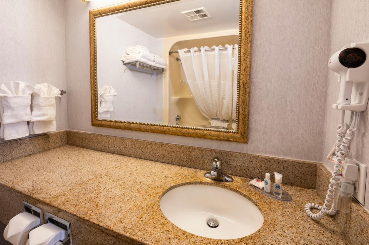 Comfort Hotel & Suites Peterborough Ngoại thất bức ảnh