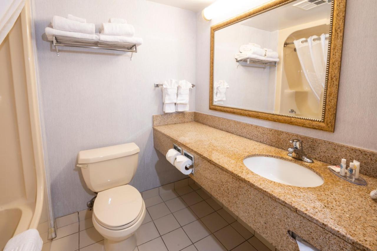 Comfort Hotel & Suites Peterborough Ngoại thất bức ảnh