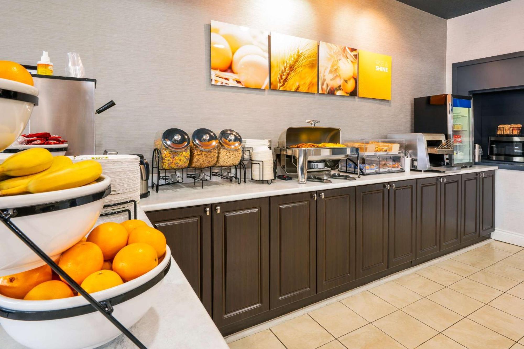 Comfort Hotel & Suites Peterborough Ngoại thất bức ảnh