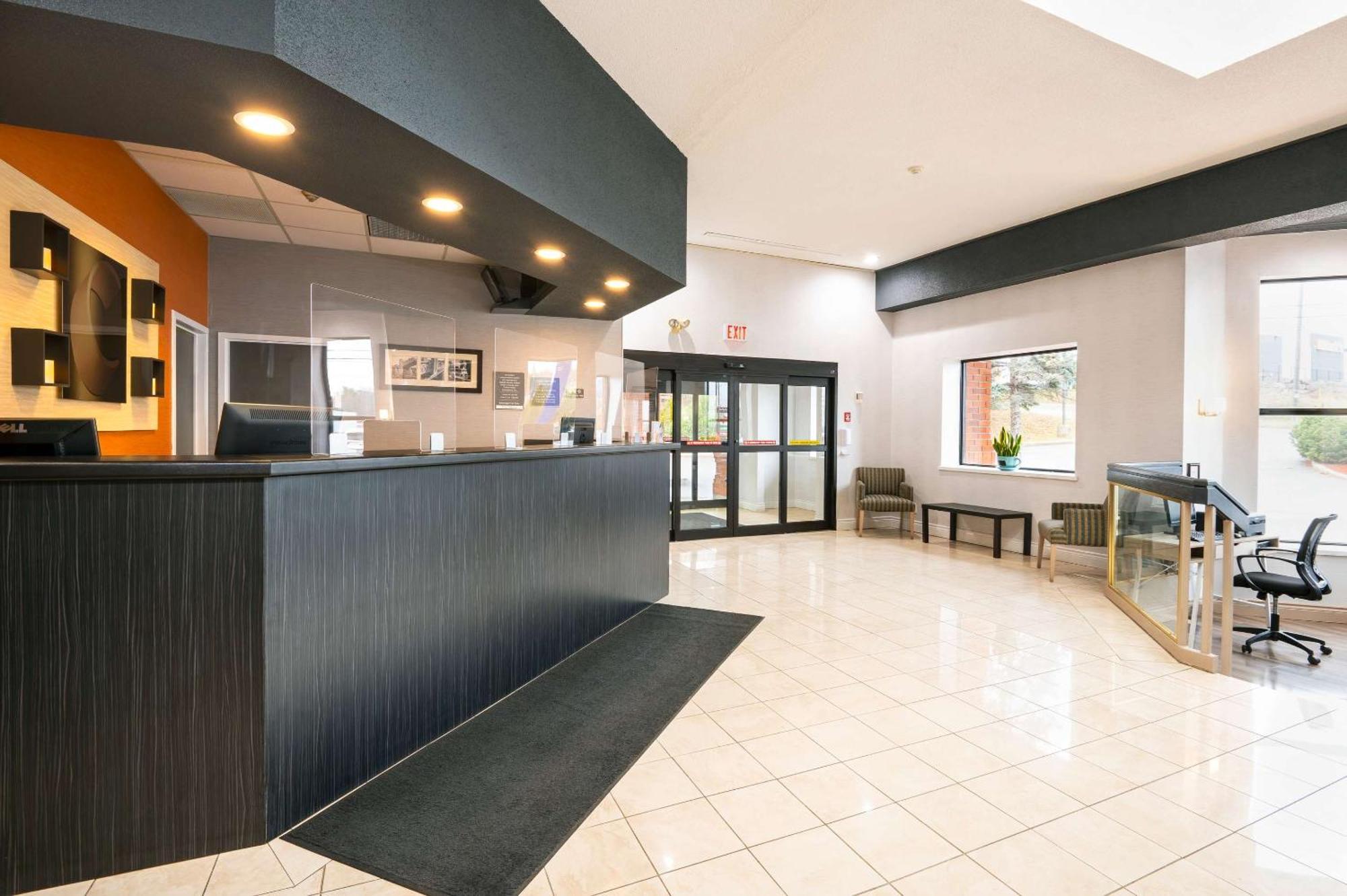 Comfort Hotel & Suites Peterborough Ngoại thất bức ảnh