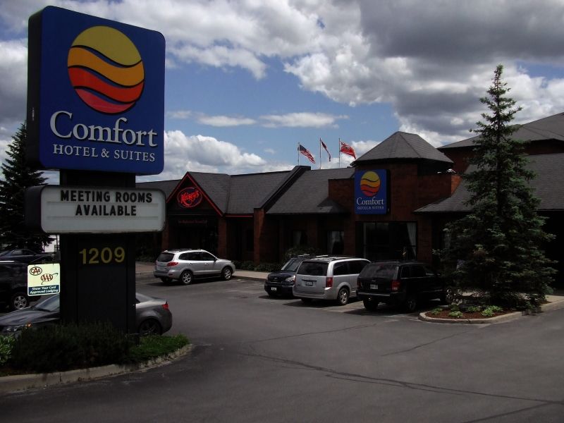 Comfort Hotel & Suites Peterborough Ngoại thất bức ảnh